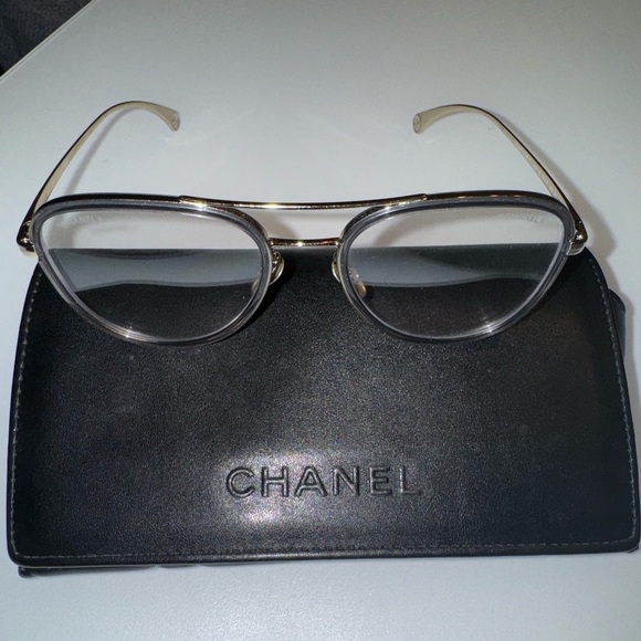 Chanel clear glasses with a luxurious golden frame. - Picture 1 of 6